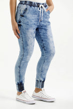 Load image into Gallery viewer, Homelee Weekender Jeans - Snow Wash