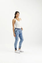 Load image into Gallery viewer, Homelee Weekender Jeans - Snow Wash