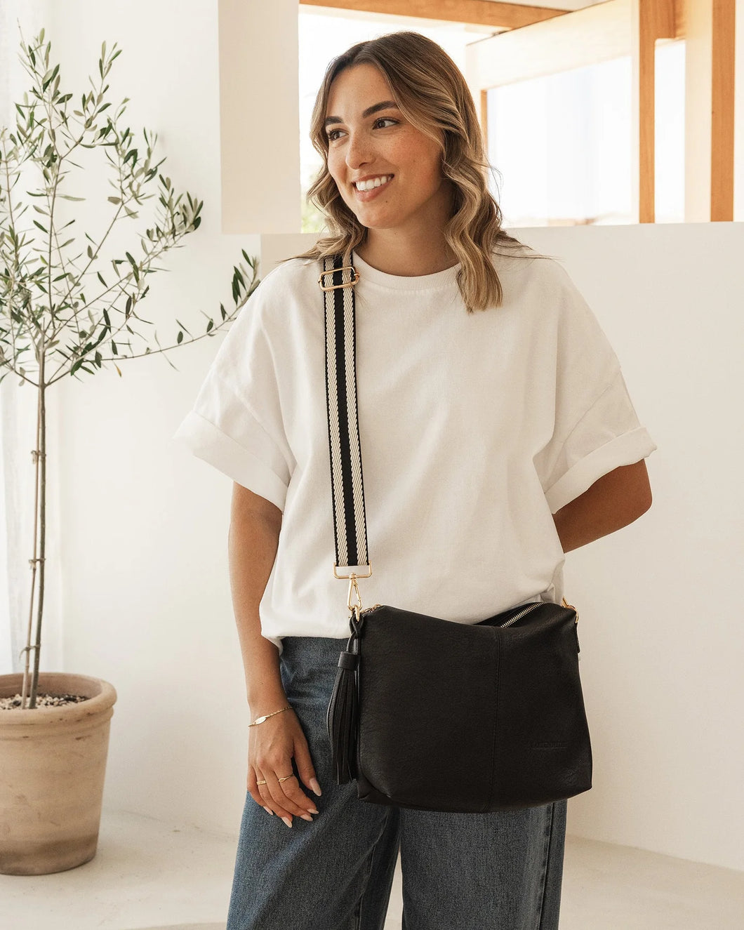 Louenhide Daisy Crossbody Bag - Black